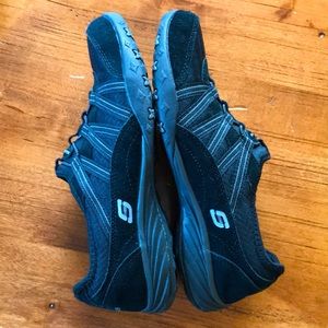 Black sketchers slip inside relaxed fit memoryfoam